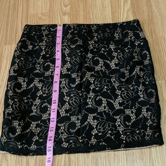 Cotton On skirt - Picture 4 of 6